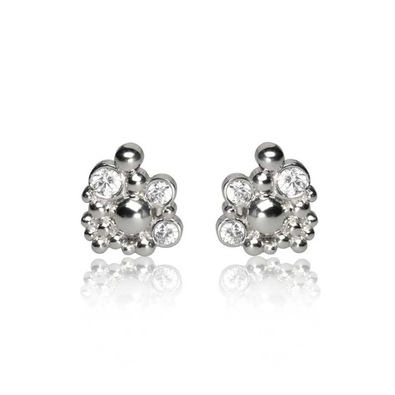 <p>Naušnice<br />srebro 925/000<br />rodinirano<br />CZ fi 2,5 mm - 4x, fi 3 mm - 2x</p> Naušnicesrebro 925/000rodiniranoCZ fi 2,5 mm - 4x, fi 3 mm - 2x
