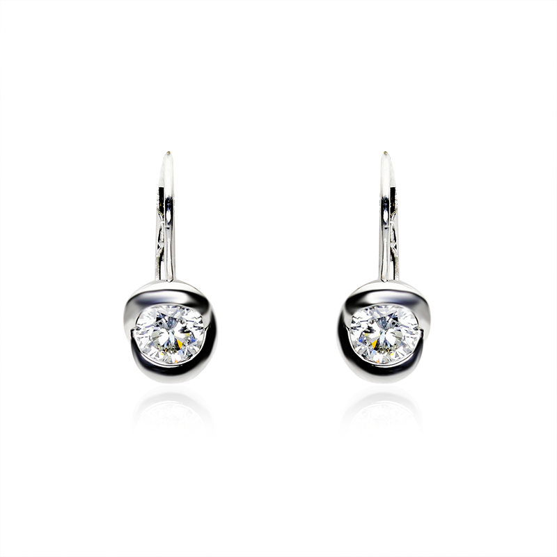 Earrings from the SOLITAIRE collection with two 0.5 ct. cut diamonds for which indicative prices from EUR 6,400 apply. For the exact price fill out the online form, since the price depends on the purity and colour of the cut diamond. 